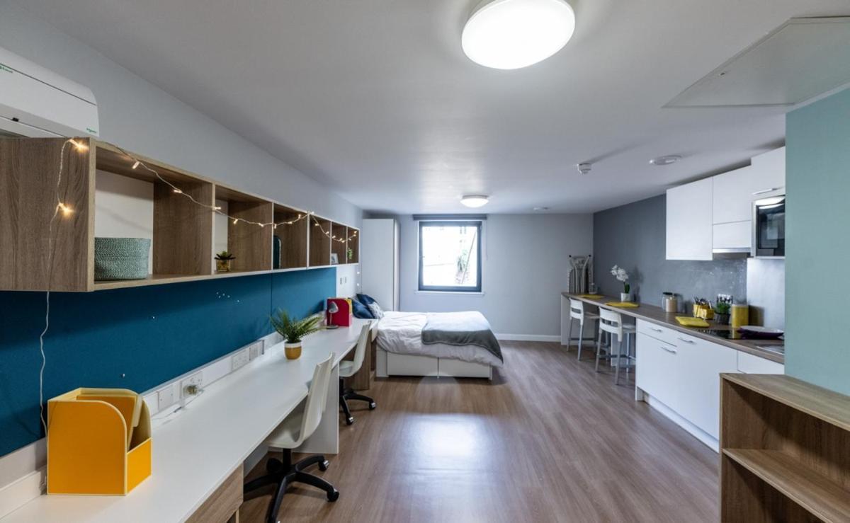 Отель Joivy Affordable Edinburgh - Adults Only Экстерьер фото